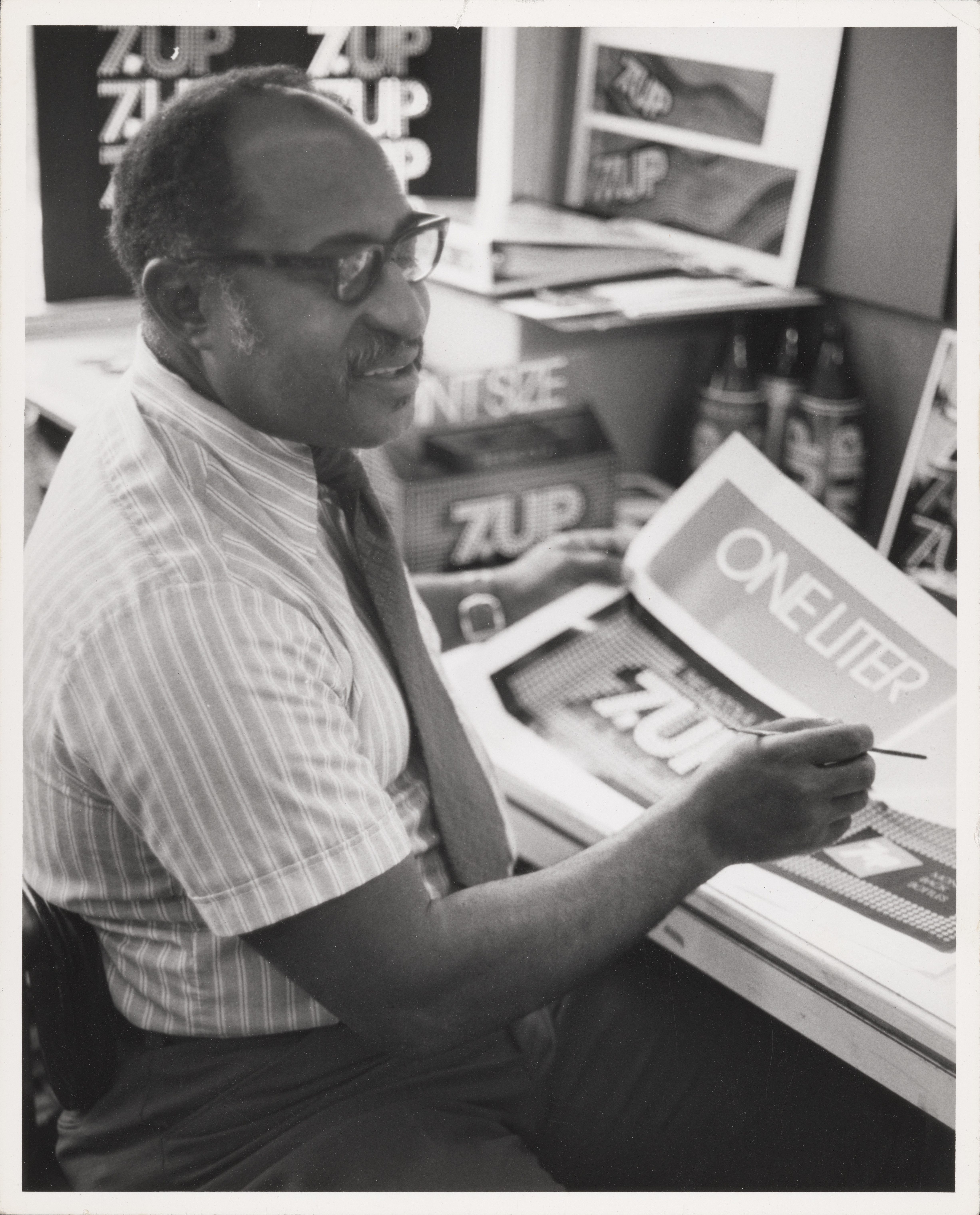 7Up Contact Sheet, 1975. Thomas H. E. Miller Design Papers, Special Collections and Archives, University of Illinois at Chicago.